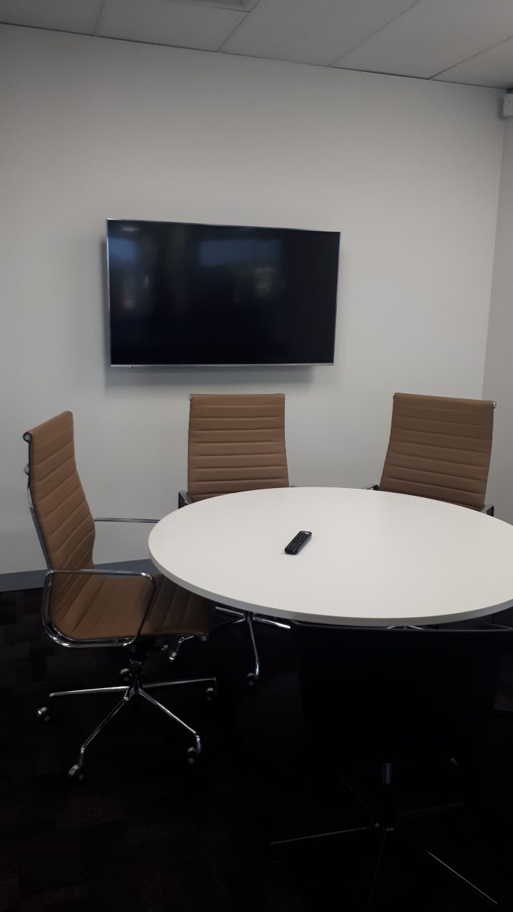 60평 사무실 인테리어 비용 9 호주 멜버른 사무실의 소형 회의실 내부 사진